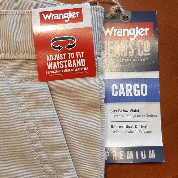 Wrangler Cargo Shorts - Picture 2 of 10